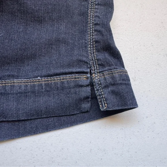 Chic Denim Mini Skirt with Pockets - Picture 5 of 12